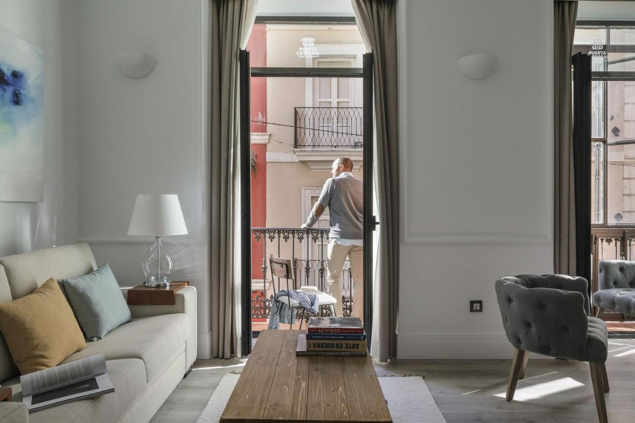 ปวยร์ตา กาเตดราล ฮอลิเดย์ สวีท Apartment เซบีญา ภายนอก รูปภาพ